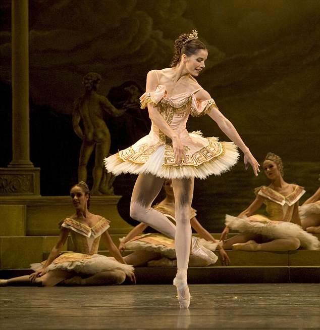 3 произведения балета. Дарси Басселл балерина. Darcey Bussell Ballet Dancer. Дарси Басселл балерина фотография. Дарси Басселл артисты балета XXI века.